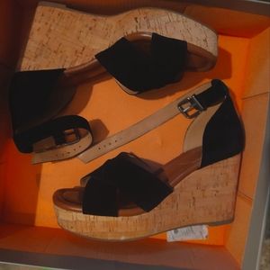 Crown Vintage Wedges